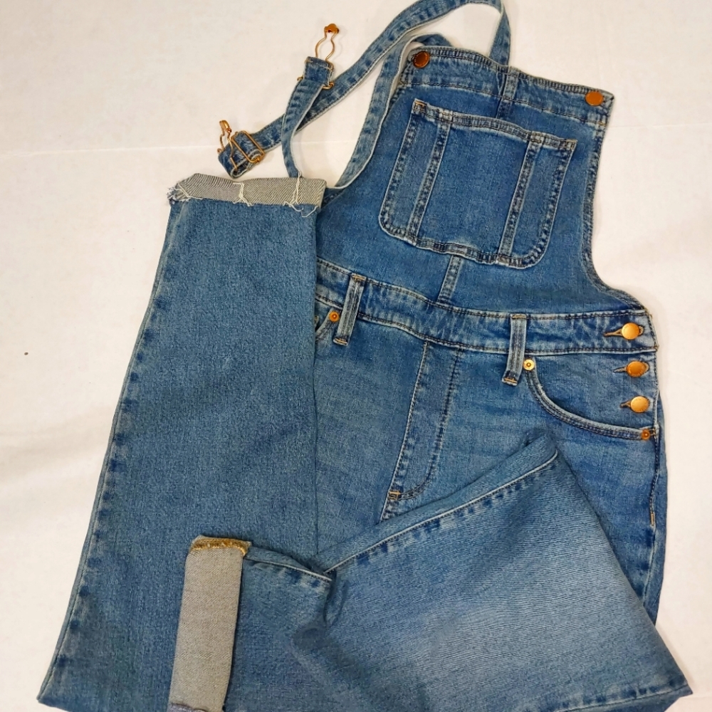 Universal thread blue jeans overall with gold buttons